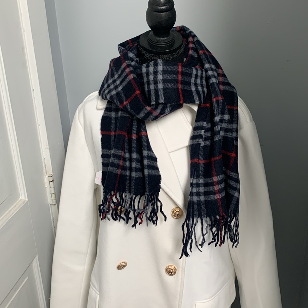 Authentic Burberrys (vintage) black plaid scarf - Picture 4 of 17